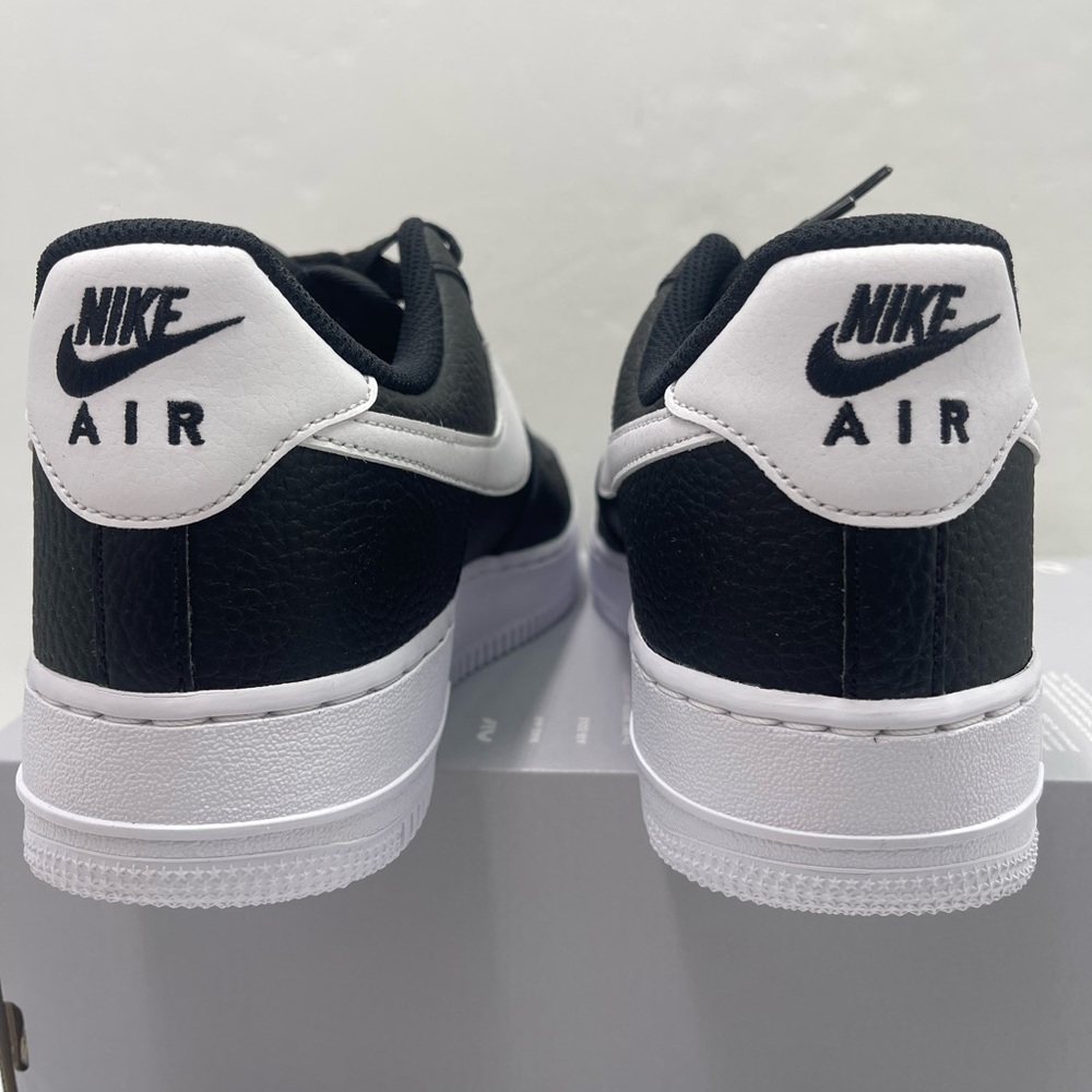 Nike Men’s AIR FORCE 1'07
BLACK/WHITE
NOIR/BLANC CT2302 002 Platform Sneakers - Picture 4 of 16